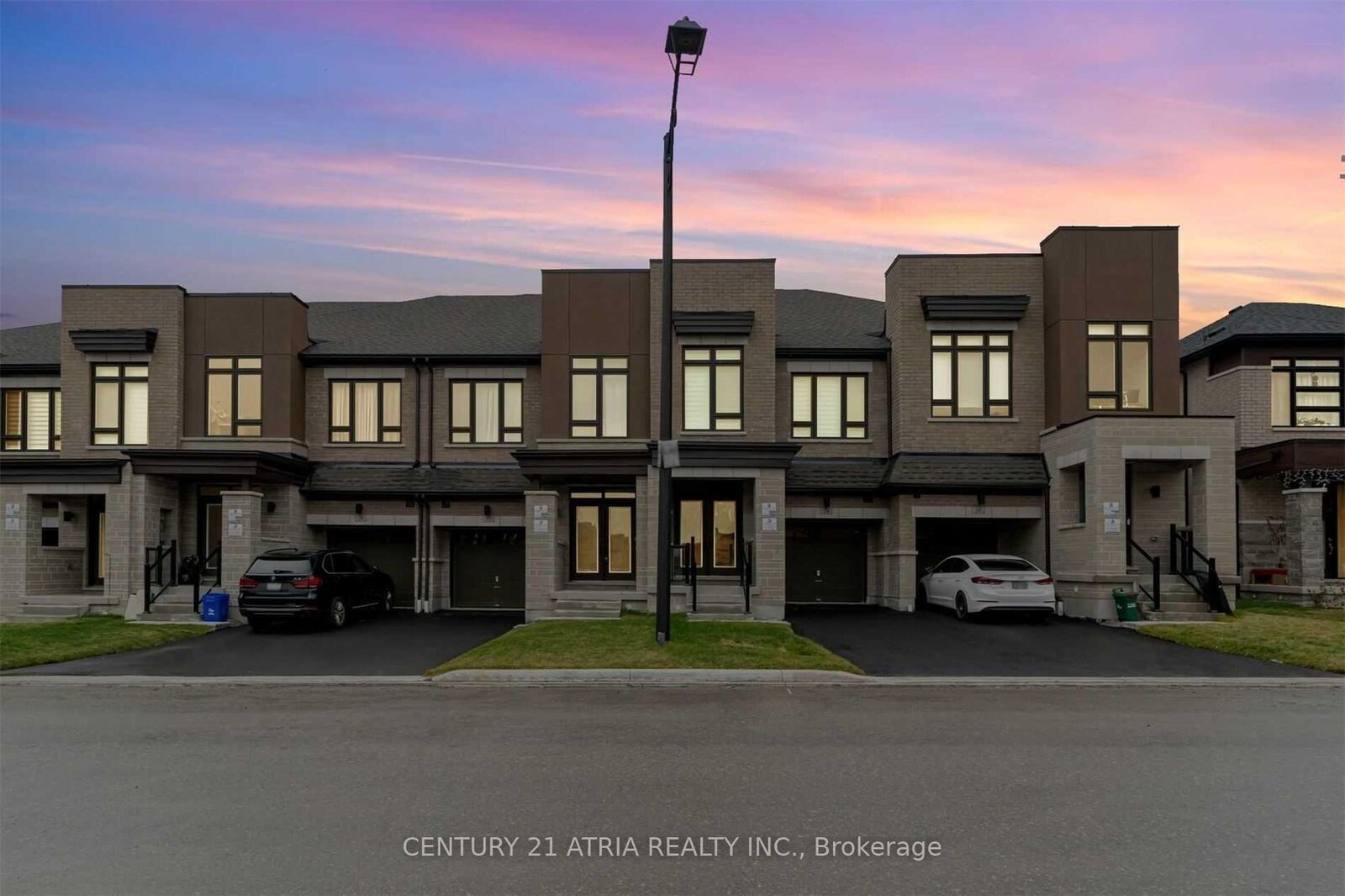 Photo de la propriété:  22 Hewison Avenue  ON L4S 0J1 