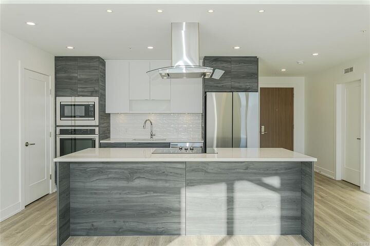 Property Photo: 1628 Store St 904 BC V8W 0H1