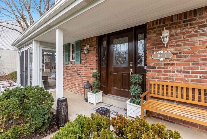 Property Photo:  1011 Apple Hill Ln  PA 15101 