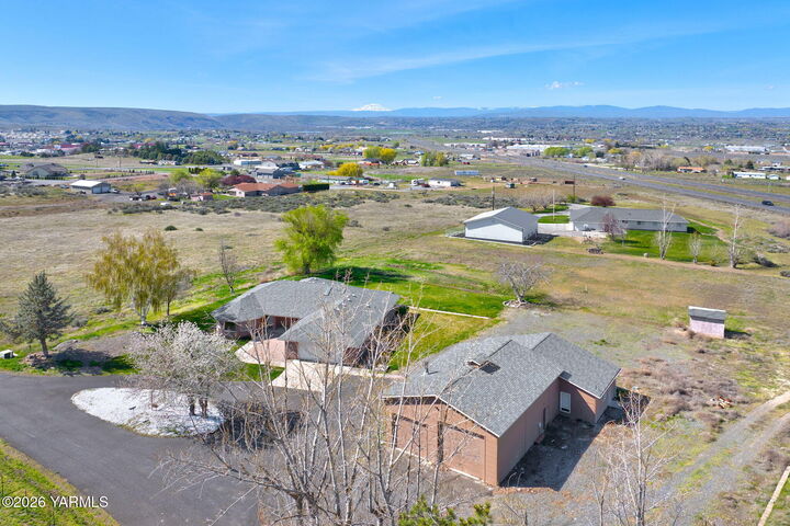 Property Photo:  200 Obrien Vista Ln  WA 98901 