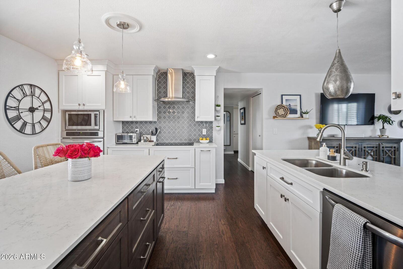 Property Photo: 720 N 72nd Place AZ 85257