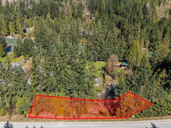 320 Forrest Crescent — photo 1