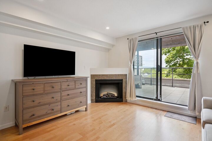 Property Photo:  997 W 22 Avenue 305  BC V5V 2A2 