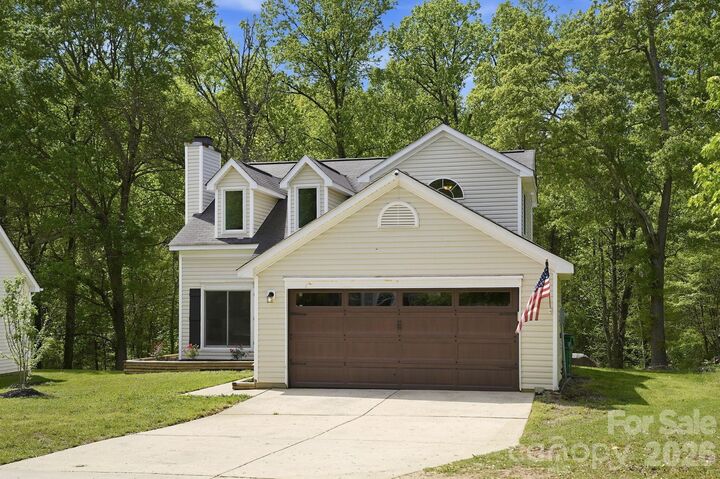 Property Photo: 1629 Oak Knoll Lane NC 28214