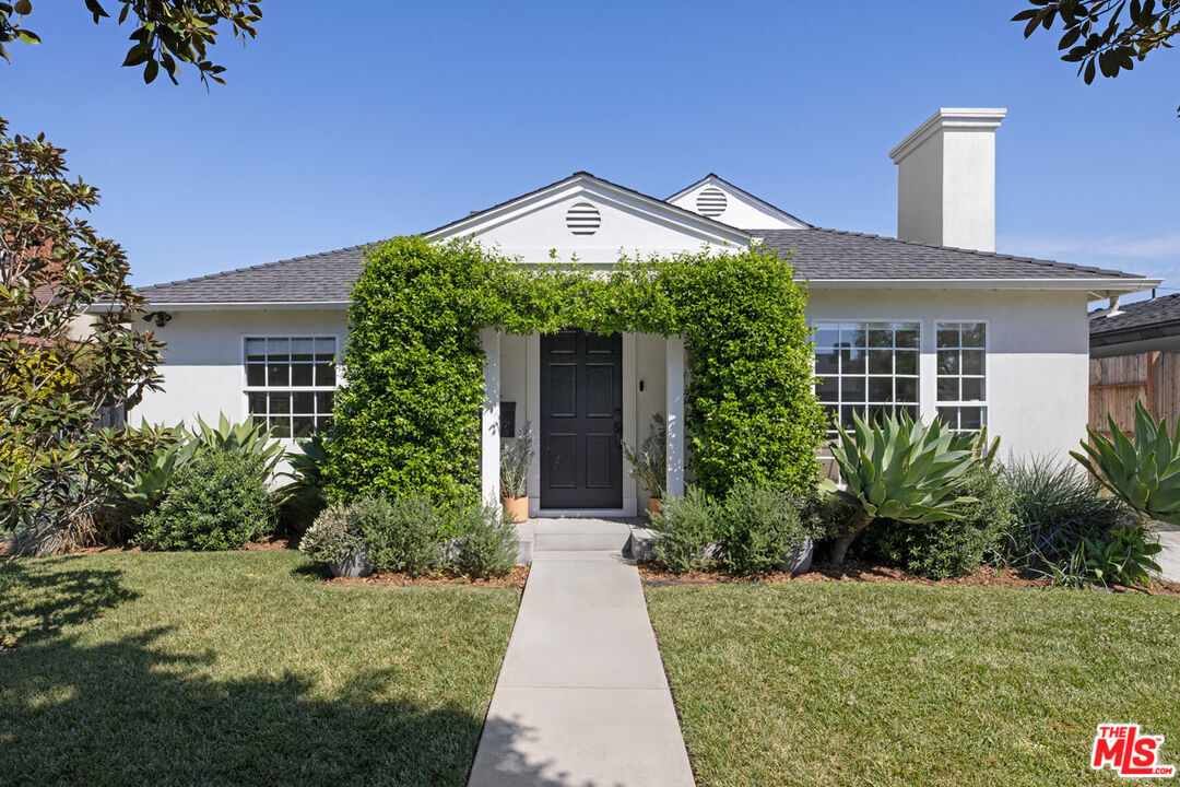 Property Photo:  3712 S Muirfield Rd  CA 90016 