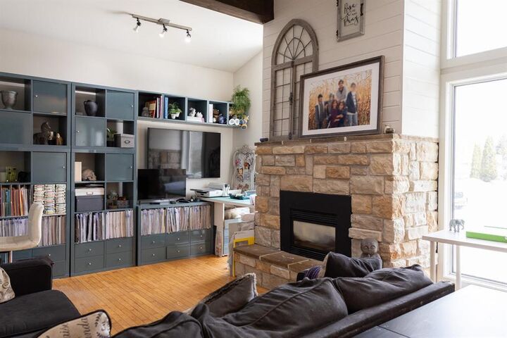 Property Photo:  210 Lilac Bay  MB R5G 2C7 