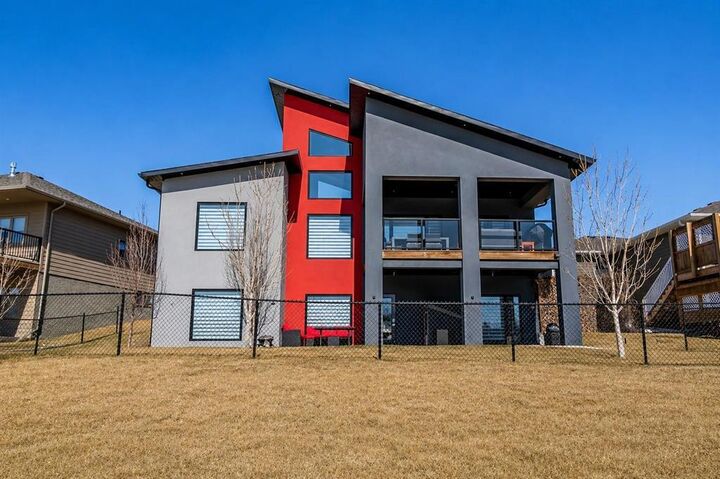Property Photo:  2202 Bell Avenue  MB R7C 0C6 