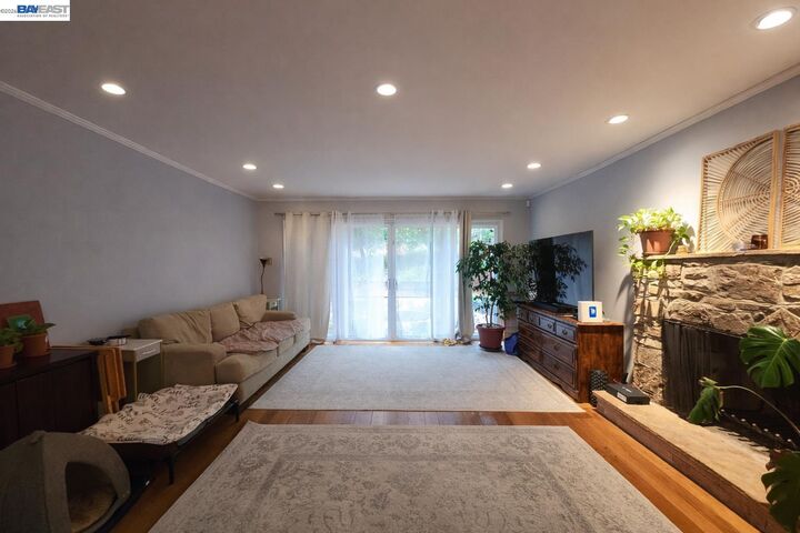 Property Photo:  4015 Rusting Ave  CA 94605 