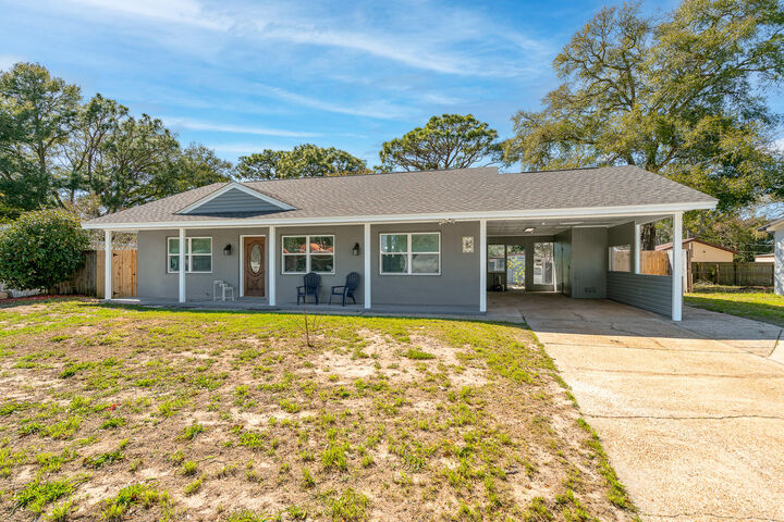 Property Photo:  441 Stonehenge Drive  FL 32569 