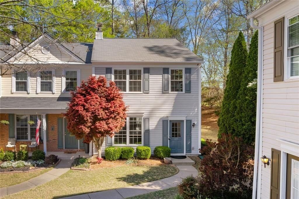 Property Photo:  1215 Whitestone Ridge  GA 30005 