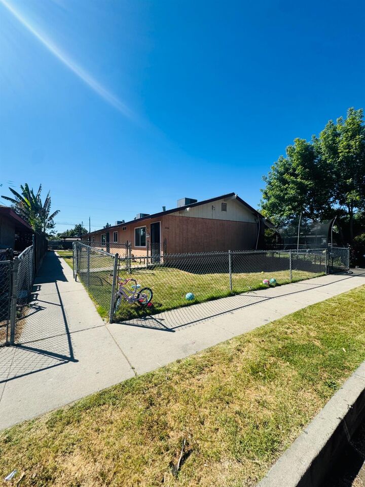 Property Photo:  1335 Olive Avenue  CA 93657 