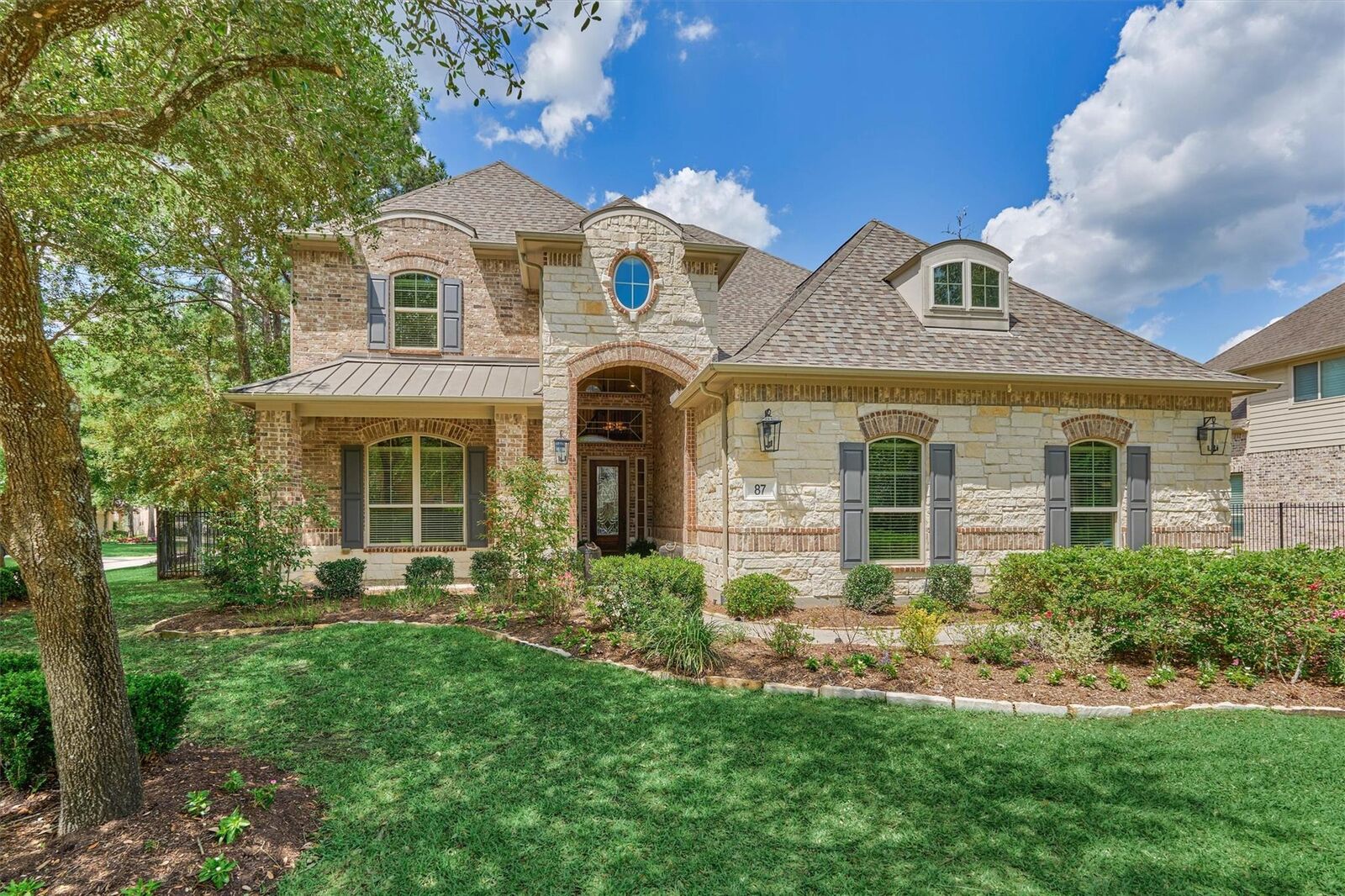 Property Photo:  87 S Veilwood Circle  TX 77382 