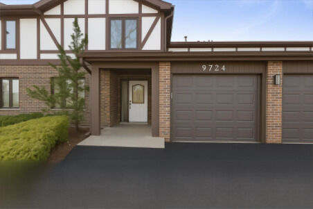 Property Photo:  9724 W Creek Road E2  IL 60464 