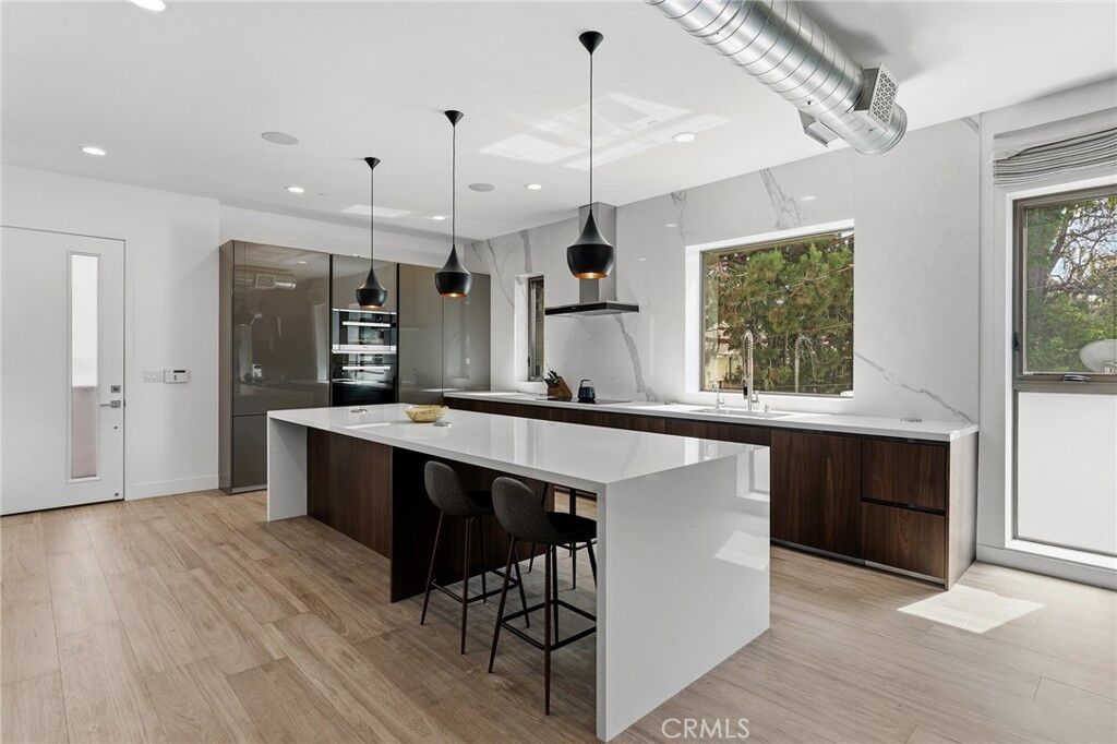 Property Photo:  4141 Duquesne Avenue 4  CA 90232 