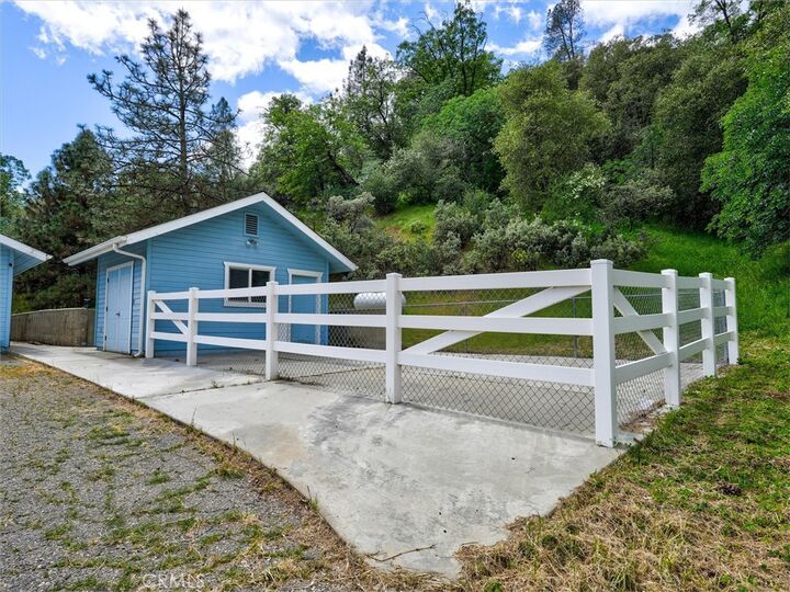 Property Photo:  2433 Kokanee  CA 95338 