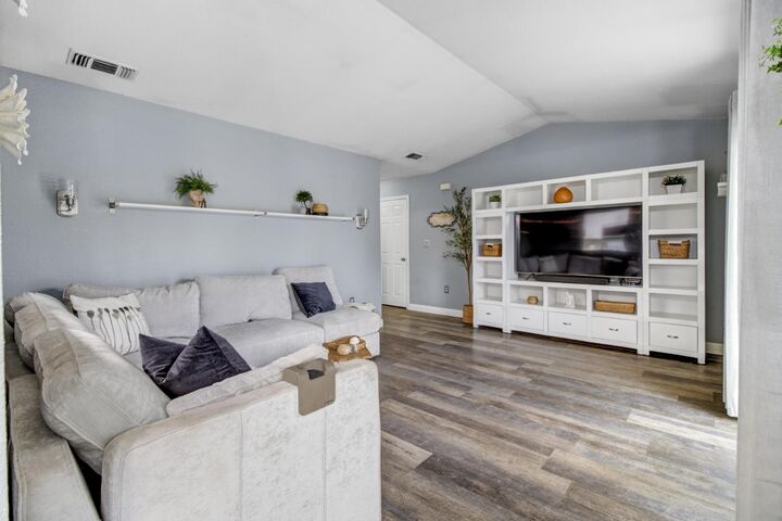 Property Photo:  3851 8th Avenue  CA 95817 