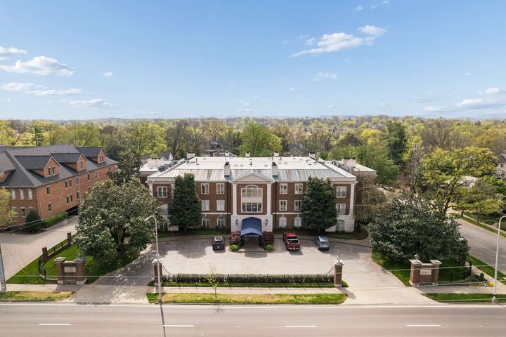 Property Photo:  3737 West End Ave 105  TN 37205 