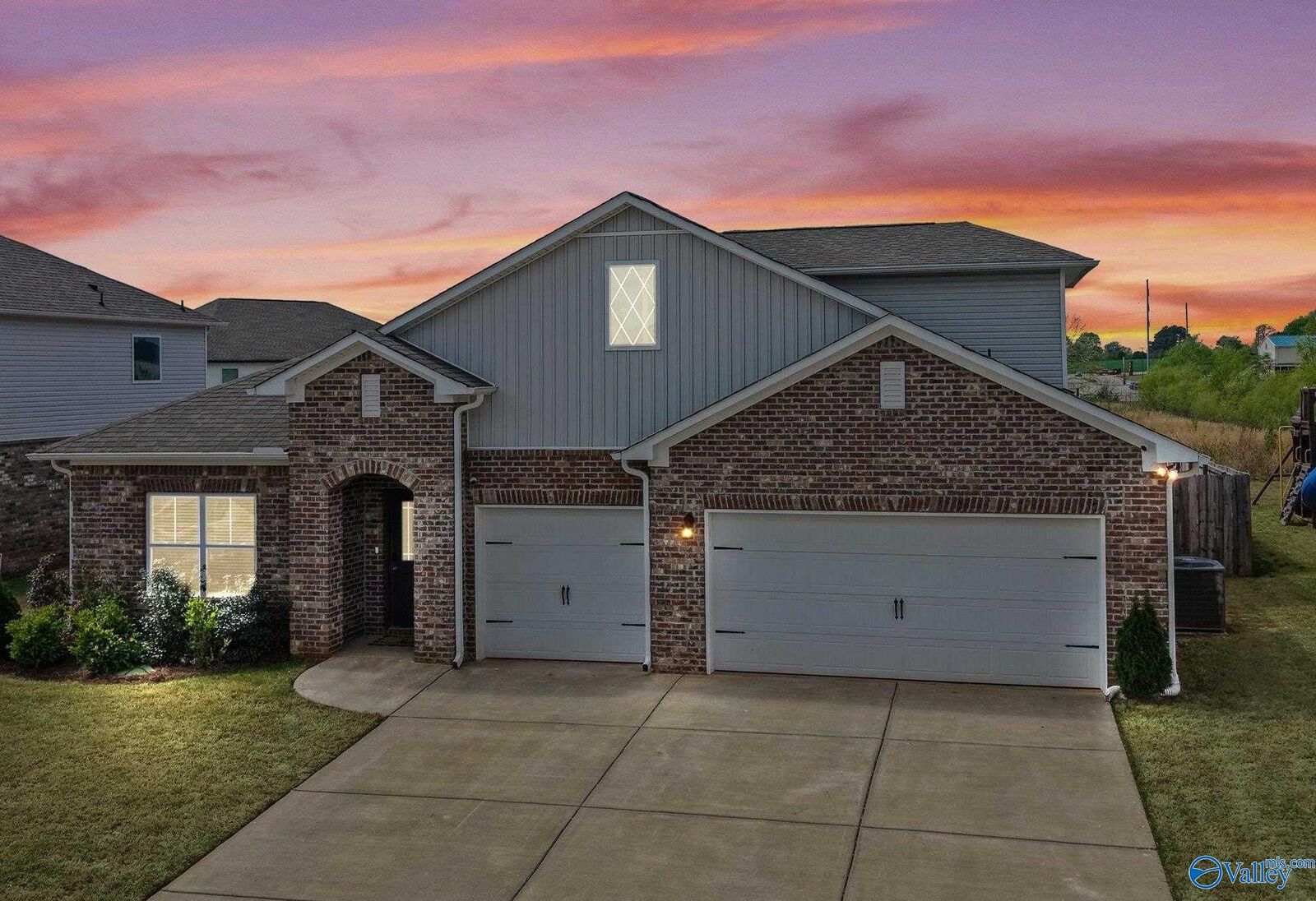 Property Photo:  404 Arcanum Lane  AL 35761 