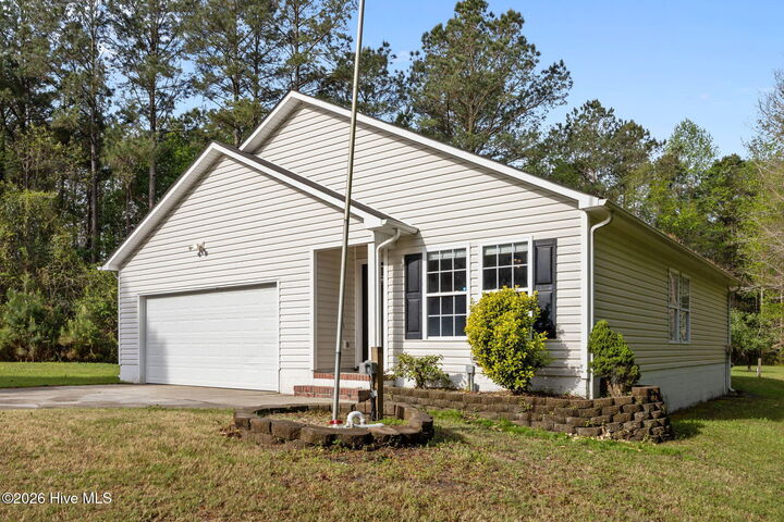 Property Photo:  208 America Court  NC 28540 