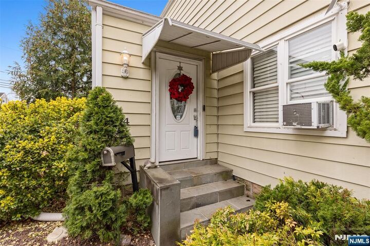 Property Photo:  4 Patton Place  NJ 07628 