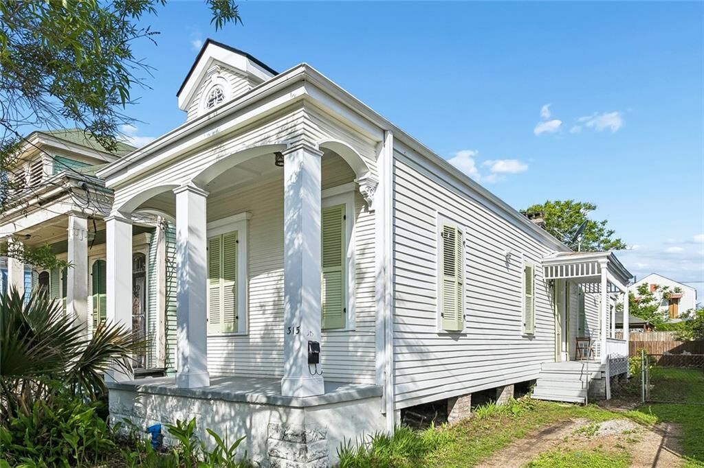 Property Photo:  315 S Telemachus Street  LA 70119 