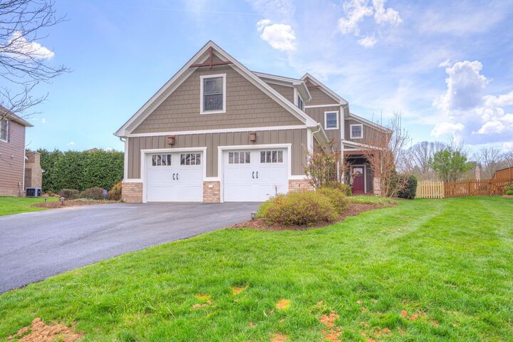 Property Photo: 806 Petra Pass VA 24060