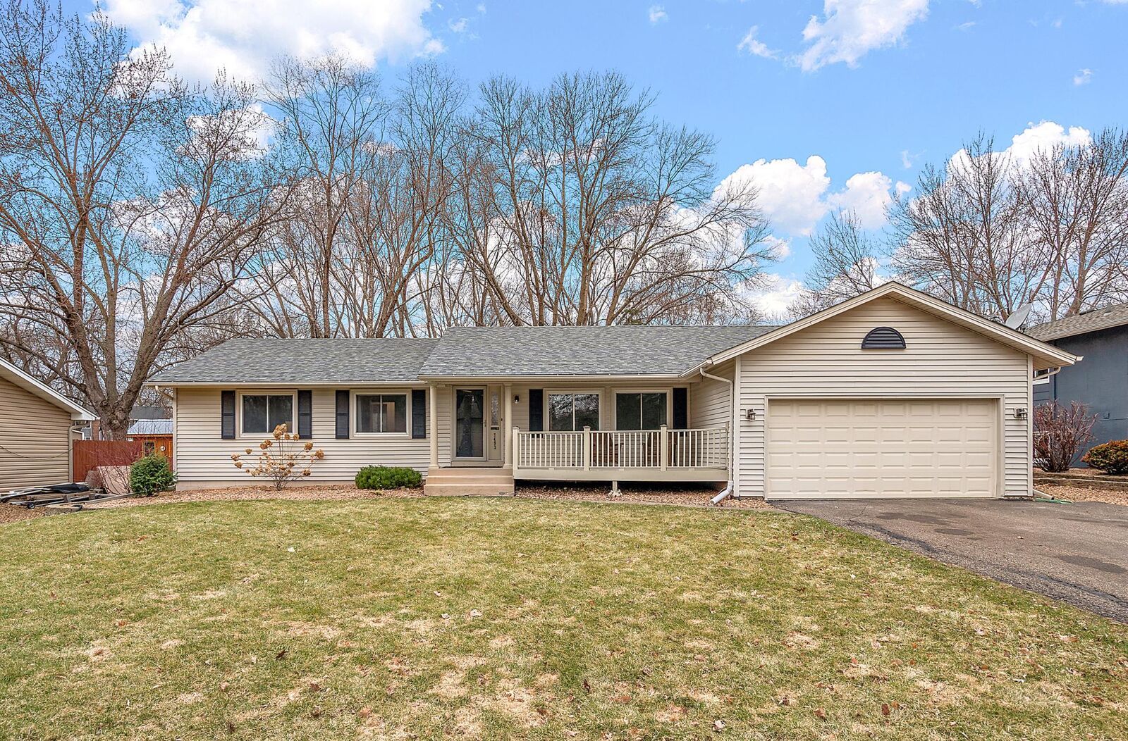Property Photo: 7493 Berkshire Way MN 55311