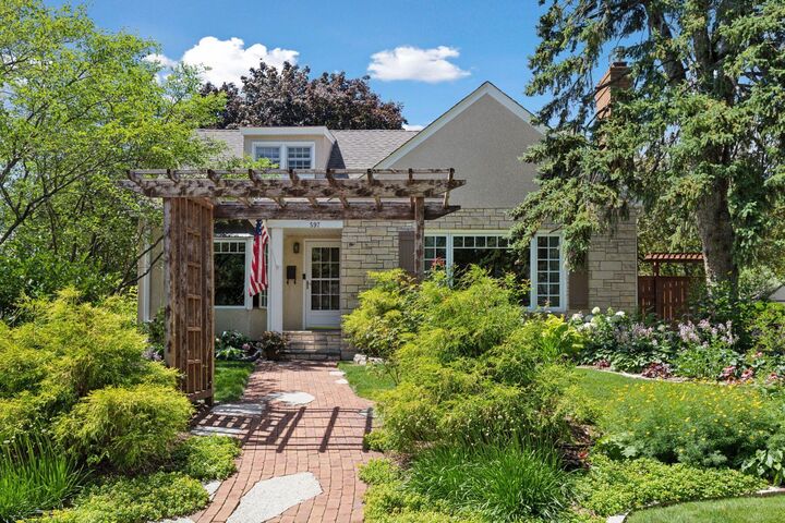 Property Photo:  597 Pascal Street S  MN 55116 