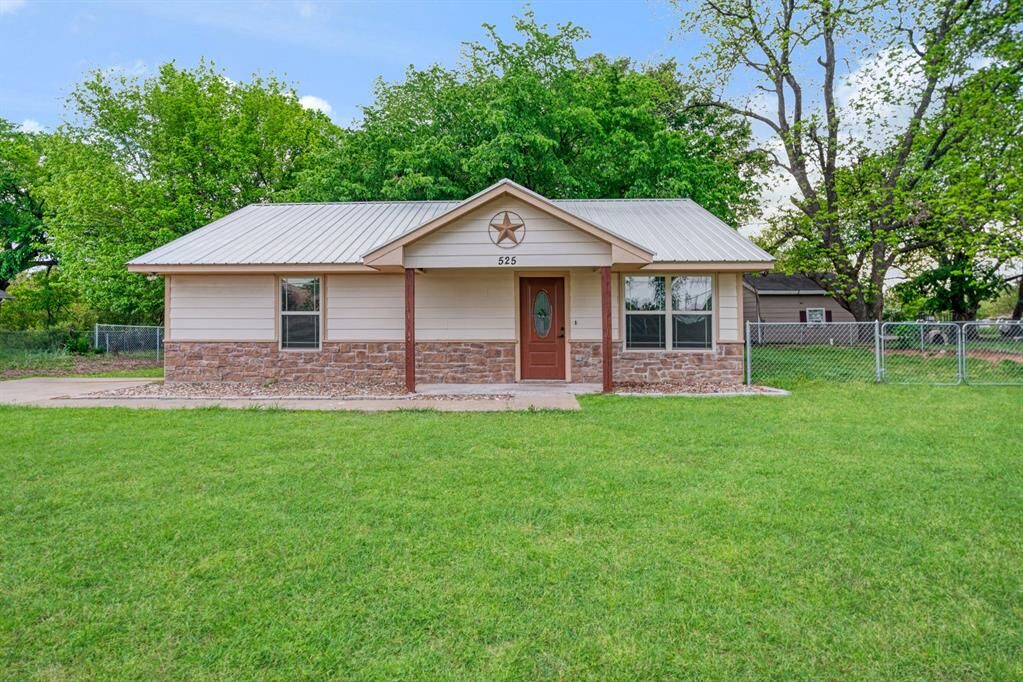 Property Photo:  525 19th Street NW  TX 75460 