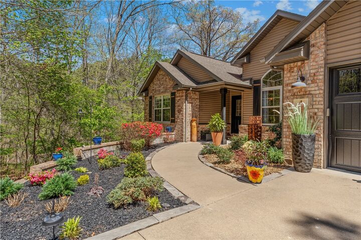 Property Photo: 4 Lynher Lane AR 72714