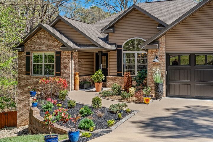 Property Photo:  4 Lynher Lane  AR 72714 