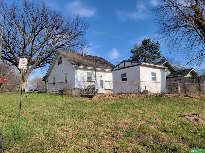 Property Photo:  1121 N East Avenue  NE 68467 