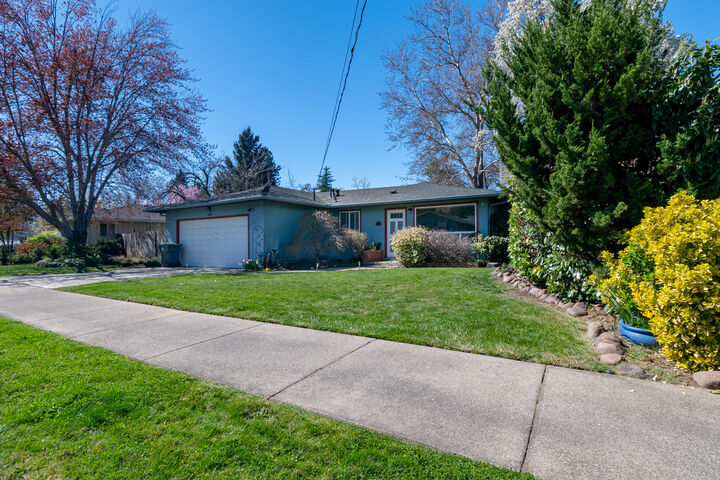 Property Photo: 540 Eastwood Drive OR 97504