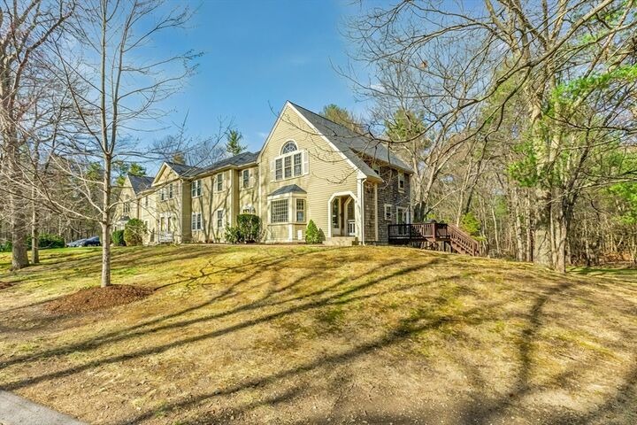 Property Photo:  12 Old Meetinghouse Grn 17  MA 02766 