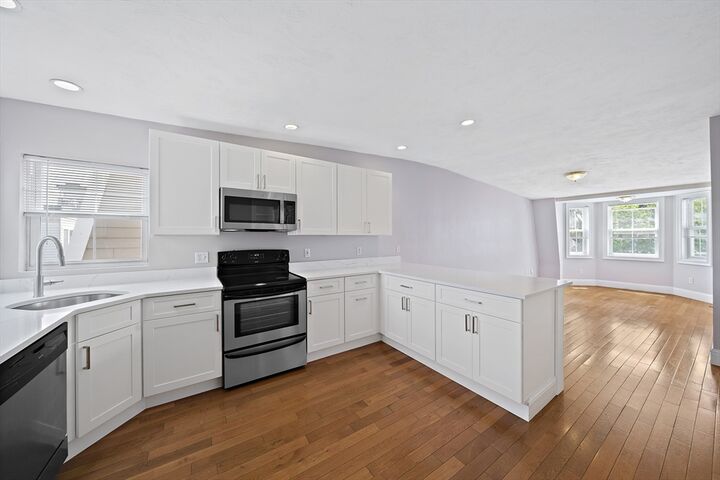 Property Photo:  662 East 7th Street 2  MA 02127 