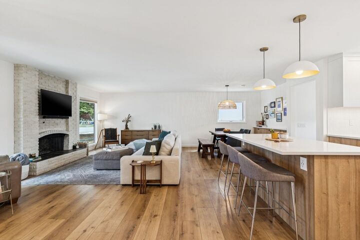 Property Photo:  931 Parkwood Drive SE  AB T2J 3W9 