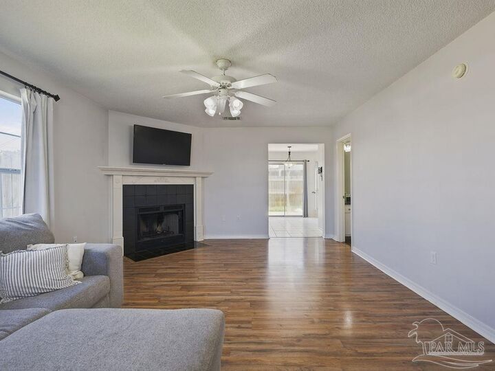 Property Photo: 446 Sandy Ridge Cir FL 32569
