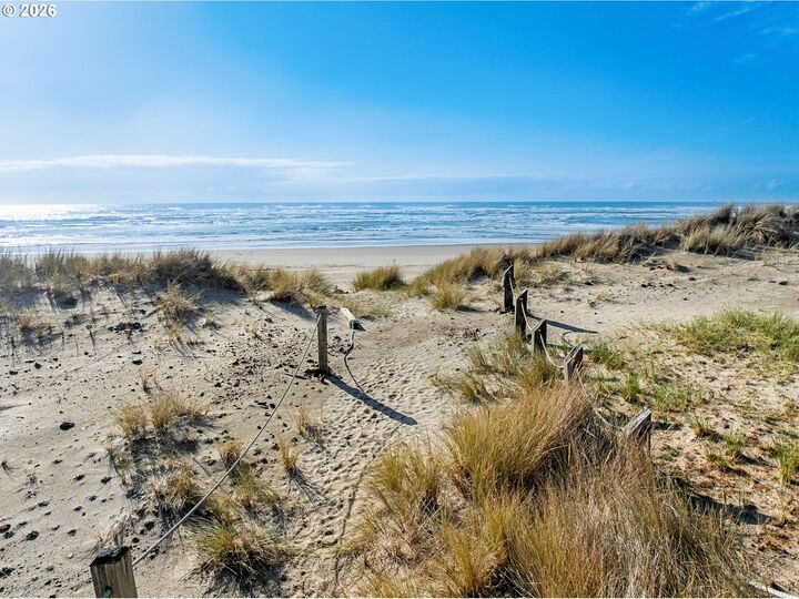 Property Photo:  5860 Holly Ave  OR 97112 