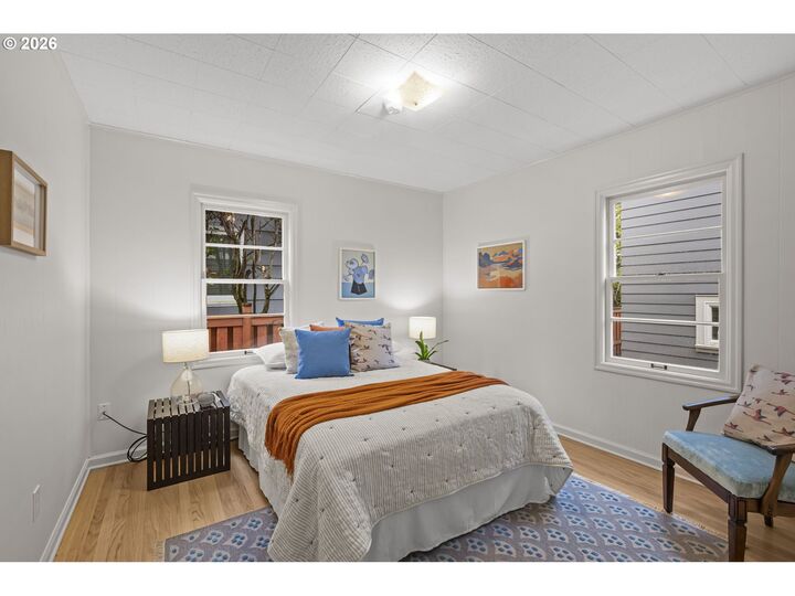 Property Photo:  734 SE 69th Ave  OR 97215 