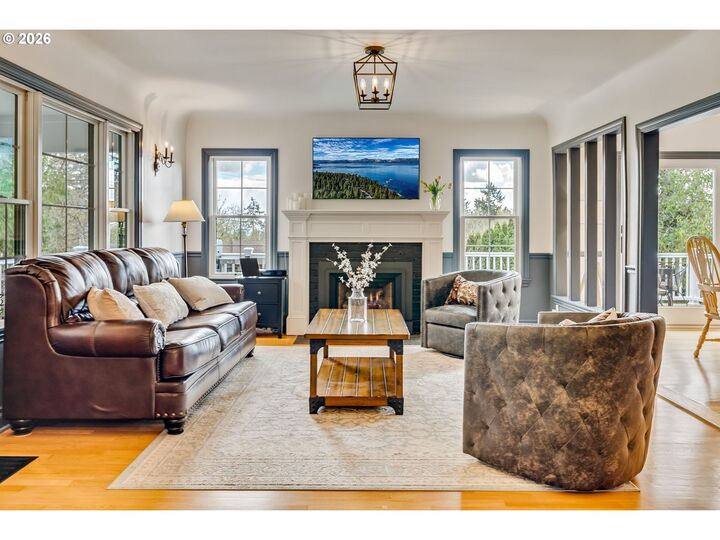 Property Photo:  5805 SW Taylor St  OR 97221 