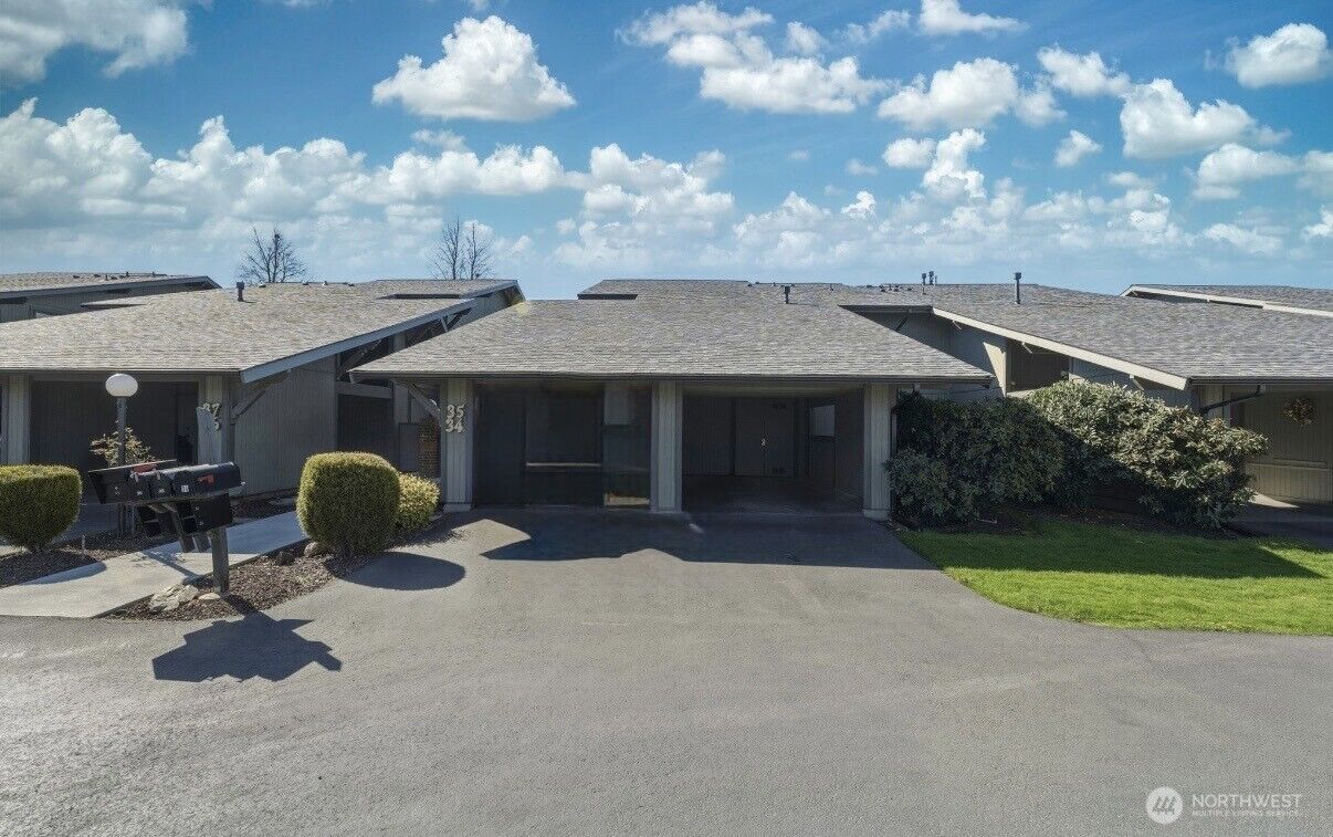 Property Photo:  601  Village Way 34  WA 99362 