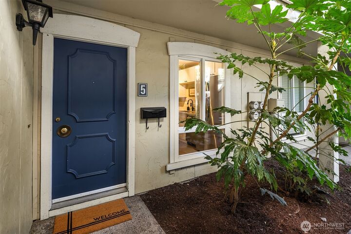 Property Photo:  1606  103rd Place NE K5  WA 98004 