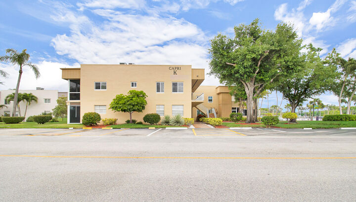 Property Photo:  525 Capri K  FL 33484 