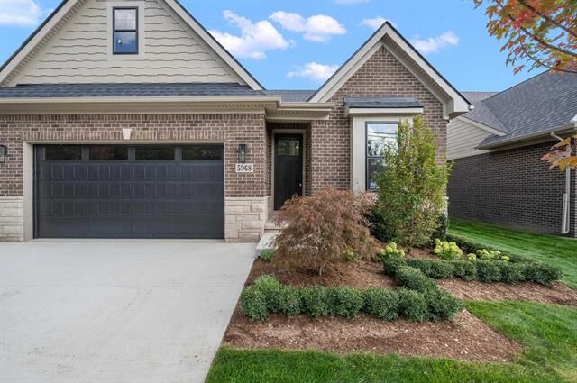 Property Photo:  5884 Willow Grove Drive  MI 48085 