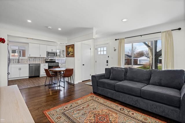 Property Photo:  23139 Deziel Drive  MI 48082 