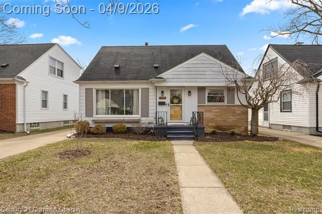 Property Photo:  401 Walnut Avenue  MI 48073 