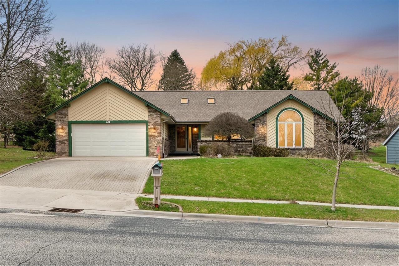 Property Photo:  224 Deer Ridge Drive  WI 53095 