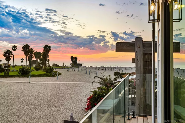 Property Photo: 2623 Ocean Front Walk CA 92109