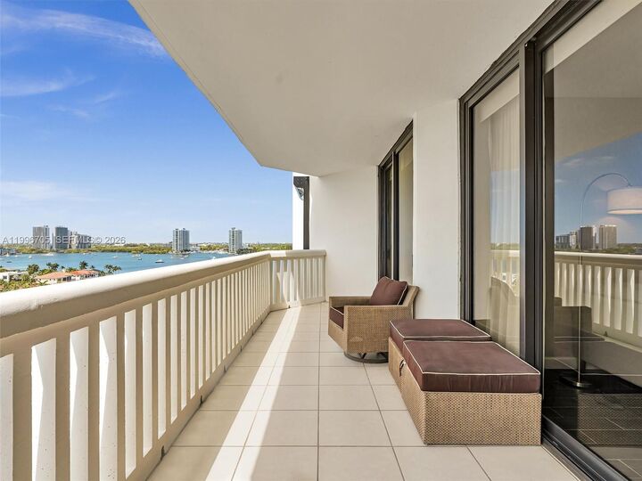 Property Photo:  2000 Island Blvd 1203  FL 33160 