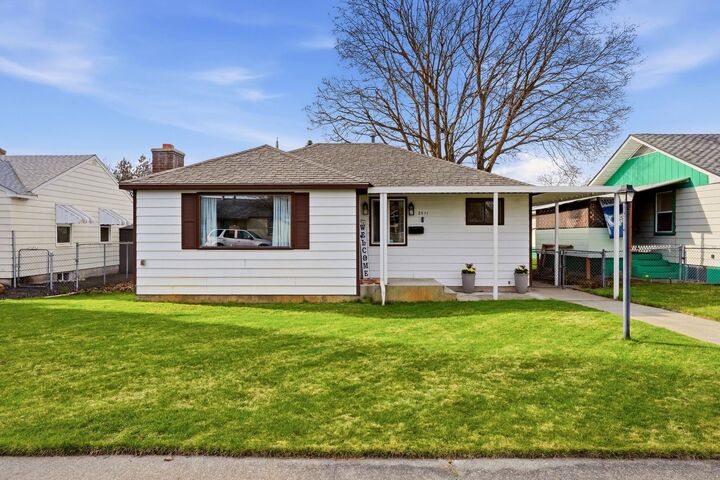 Property Photo:  2511 W Olympic Ave  WA 99205 